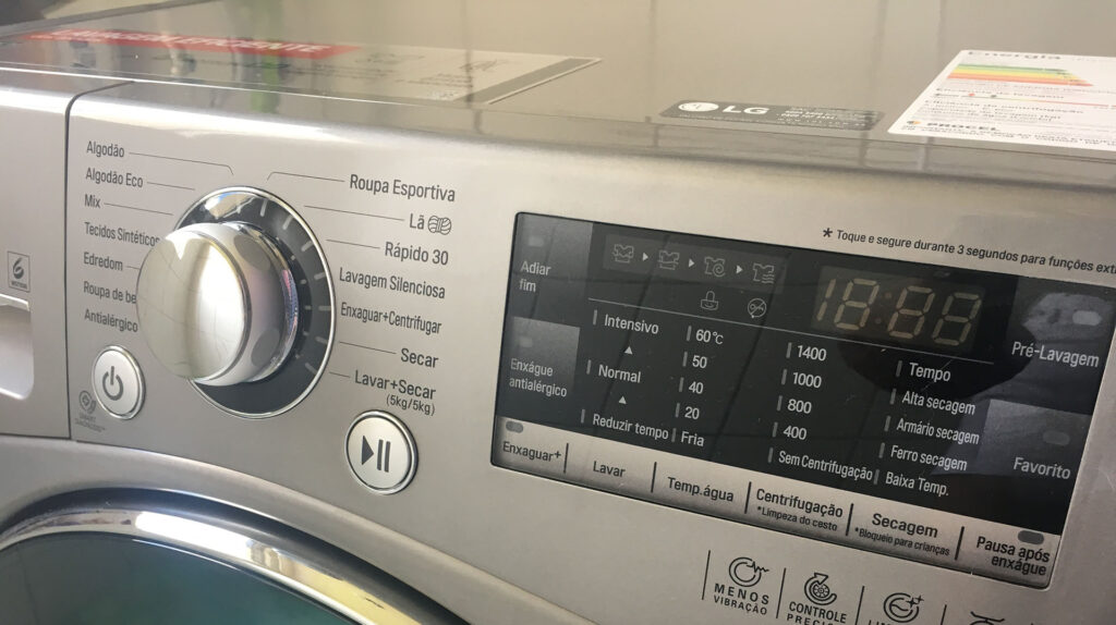 Em conclusão, adotar práticas regulares de cuidado e manutenção da máquina lava e seca não apenas prolonga sua vida útil, mas também assegura que ela continue a proporcionar eficiência e conveniência. Ao seguir as dicas fornecidas, você estará investindo no desempenho contínuo do seu eletrodoméstico.