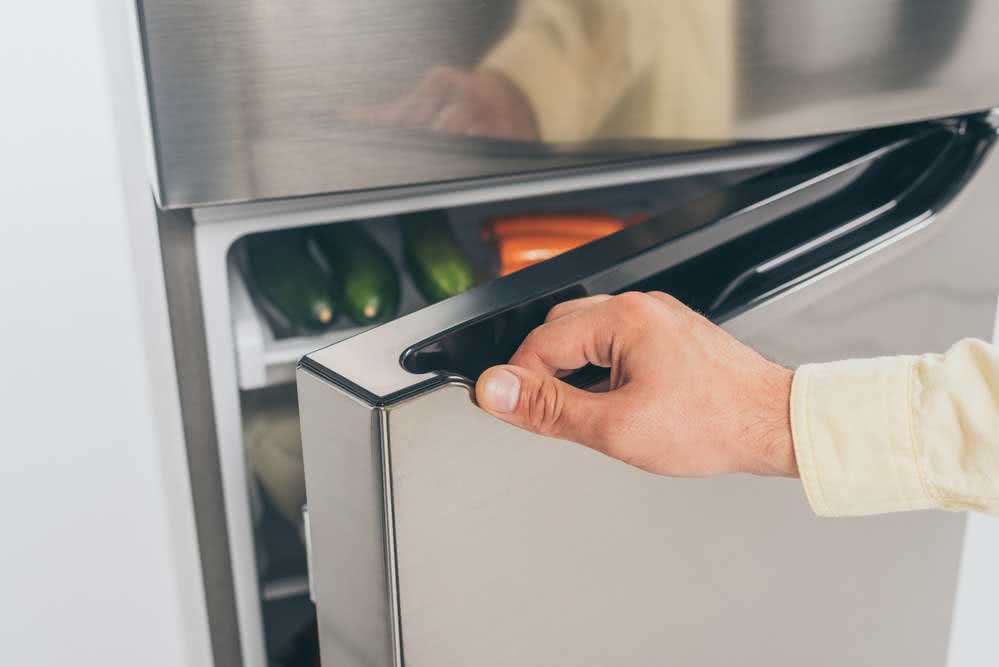 Se a sua geladeira não está mais gelando, pode ser um grande inconveniente. Afinal, ela é um eletrodoméstico essencial para manter os alimentos frescos e seguros para o consumo. Neste artigo, vamos abordar cinco possíveis problemas que podem estar causando esse mau funcionamento e como a O7 Assistência Tecnica pode ajudar a resolvê-los.