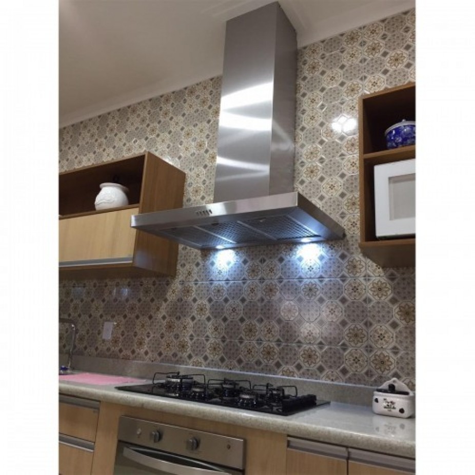Imagine preparar aquele jantar delicioso sem se preocupar com a fumaça e o cheiro de gordura tomando conta da cozinha. Com a coifa funcionando perfeitamente, isso é possível! Mas para garantir o bom funcionamento e aumentar a vida útil da sua coifa residencial, a manutenção preventiva é essencial.