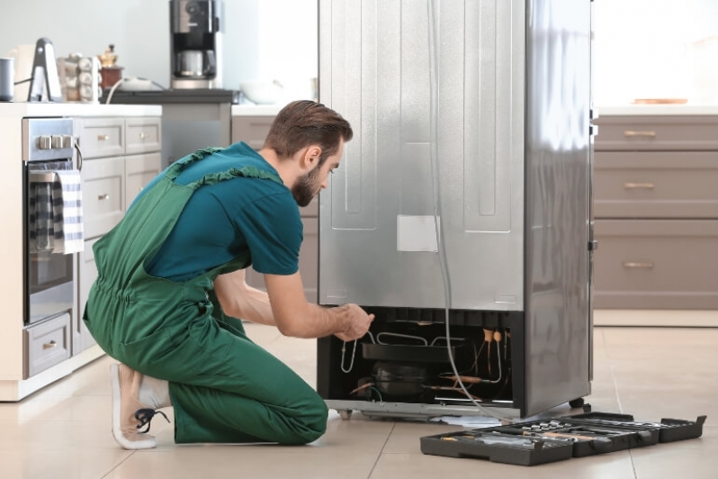Se tem uma coisa que ninguém quer passar é sufoco com o freezer parado, não é mesmo? 😰 Aquela carne que descongela, os alimentos que estragam, prejuízo na certa. E é justamente nesse momento que a assistência para freezer se torna essencial. Mas você sabe como ela funciona e quando deve acioná-la?