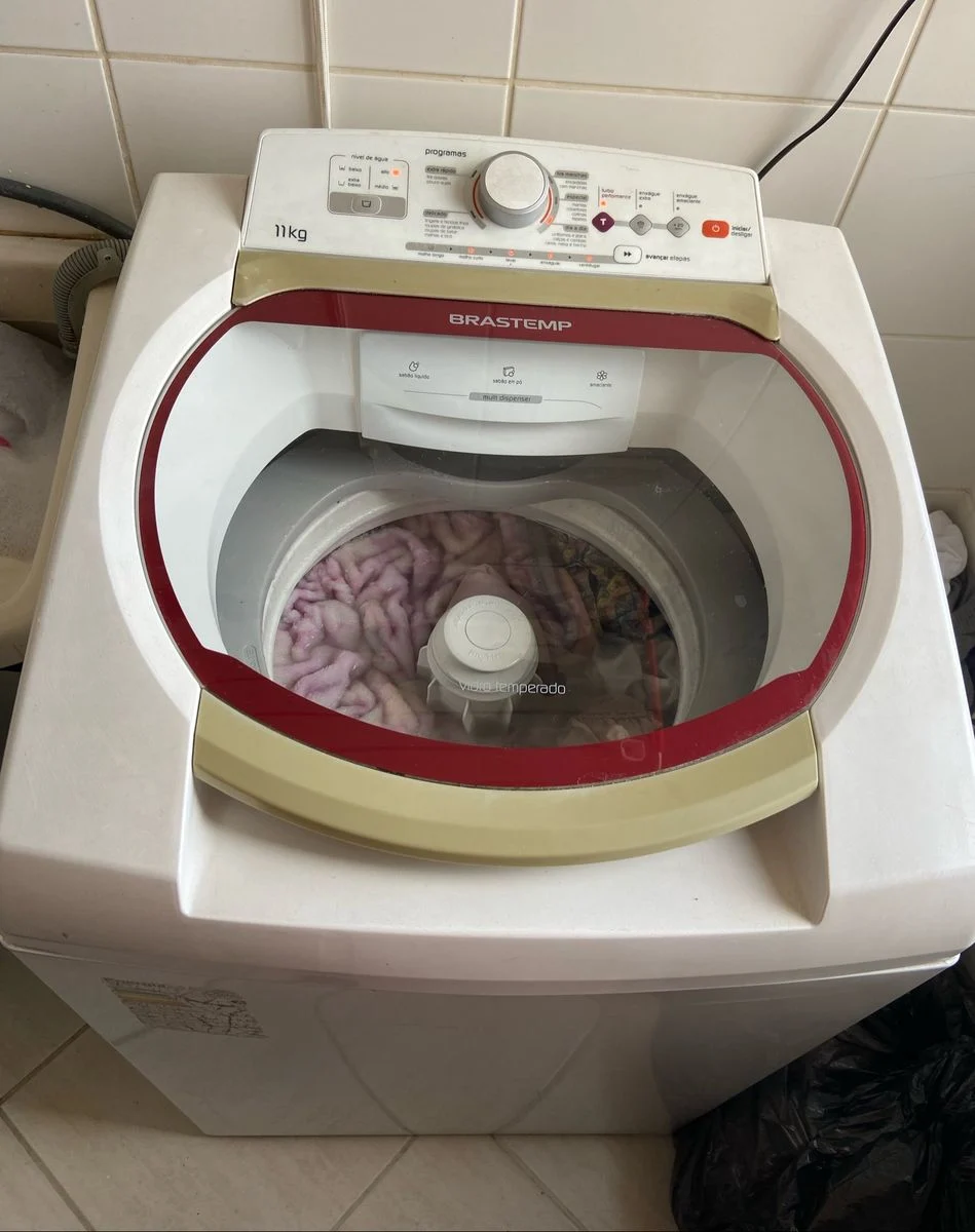 Quando a máquina de lavar começa a emitir sons estranhos, é natural acender o sinal de alerta. Afinal, ruídos fora do comum podem indicar que algo não vai bem — principalmente se for uma máquina de lavar Brastemp com barulho estranho durante o uso. E é justamente nesse momento que contar com um diagnóstico técnico confiável pode fazer toda a diferença para evitar transtornos e prejuízos maiores.