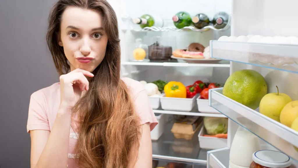 Quando uma geladeira está gelando, especialmente se for de uma marca premium, o susto é imediato. Afinal, trata-se de um eletrodoméstico caro, moderno e essencial no dia a dia. Mas a boa notícia é que, na maioria das vezes, o problema tem solução — desde falhas simples, como a borracha da porta, até questões mais complexas, como falta de gás refrigerante ou defeito no compressor.