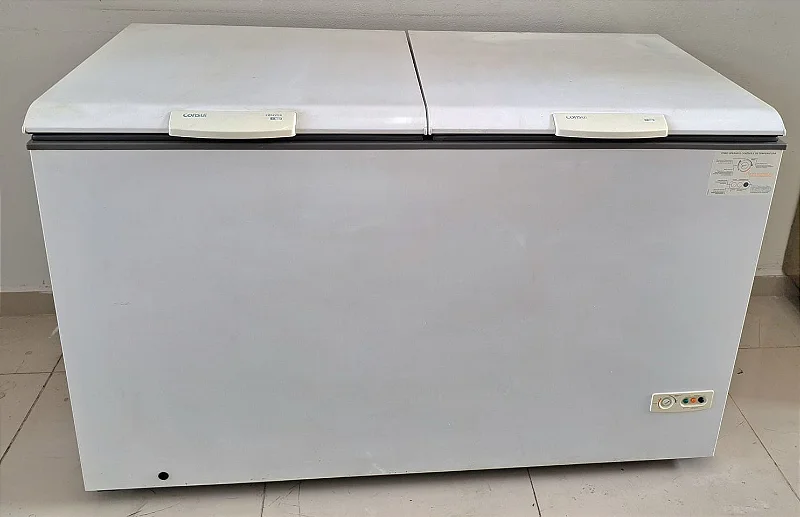 Nem sempre. Alguns sons são normais. Porém, se o ruído for novo, constante ou mais alto que o habitual, é melhor consultar um técnico para descartar problemas futuros.