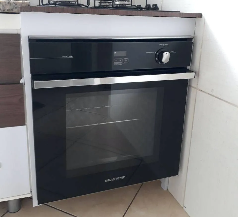 Você está pronto para preparar aquela refeição especial ou assar um bolo delicioso, mas de repente se depara com um problema desanimador: seu forno elétrico não está esquentando! Não se preocupe, os técnicos da 07 Assistência técnica estão aqui para ajudar. Mas antes vamos te mostrar alguns motivos do porquê seu Forno Elétrico não está aquecendo!