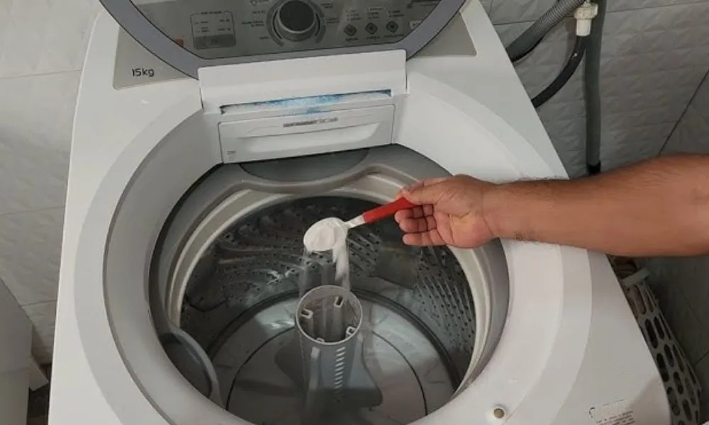 Somos uma empresa especializada em conserto de eletrodomésticos da linha branca, com mais de 10 anos de experiência no mercado. Contamos com uma equipe de técnicos altamente qualificados e treinados para lidar com os mais diversos problemas em máquinas de lavar de todas as marcas e modelos.